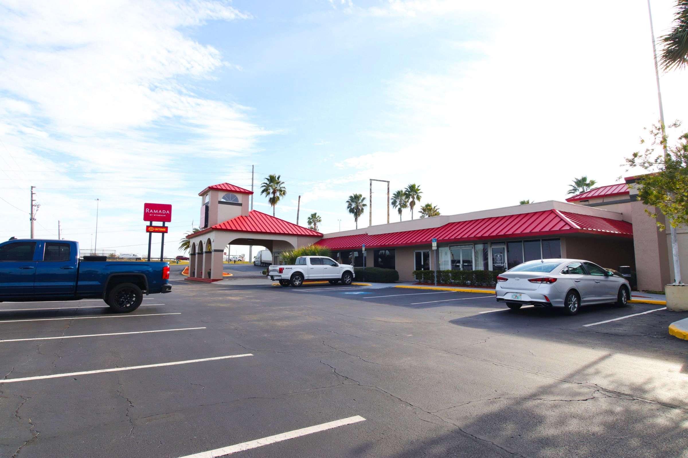 Ramada By Wyndham Davenport Orlando South Hotel Екстериор снимка
